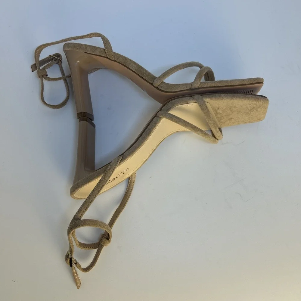 Modatope Zephira Strappy Block Heel Sandals Nude Suede Size 9.5 NIB Open Toe